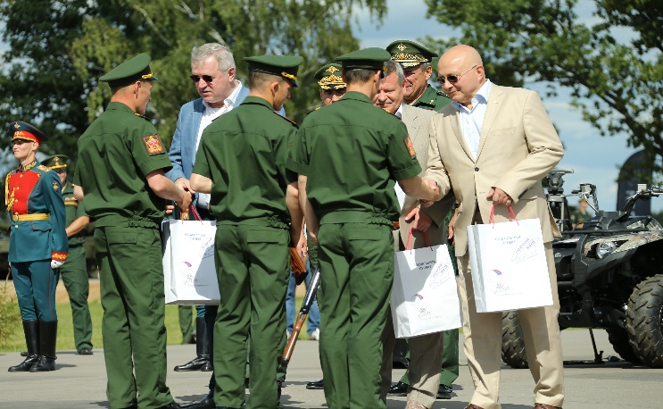 Награждение лучшего танкового экипажа