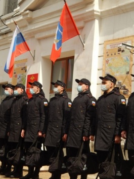 С уверенностью и гордостью отправляются к местам службы призывники из Севастополя